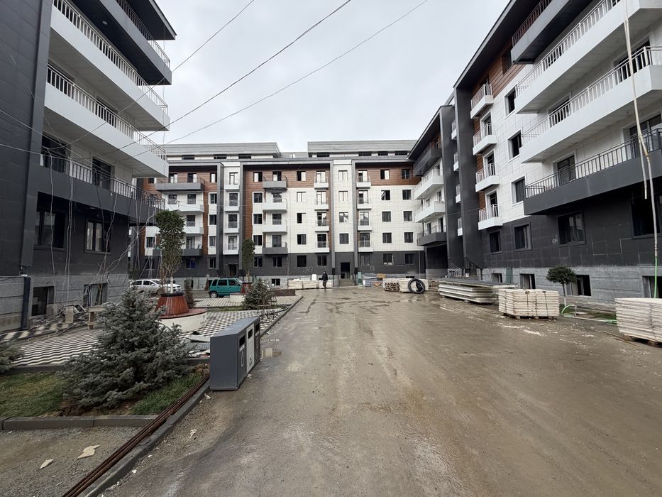 Эко сити 5 этаж 3 х ком 130м2 с балконом срочно продаётся