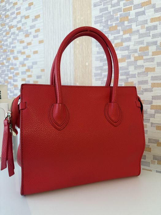 Сумка красного цвета