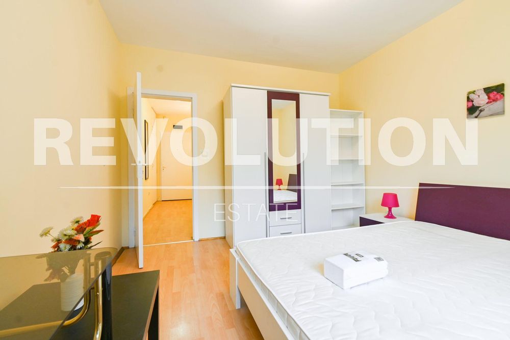 Двустаен апартамент в центъра на София.