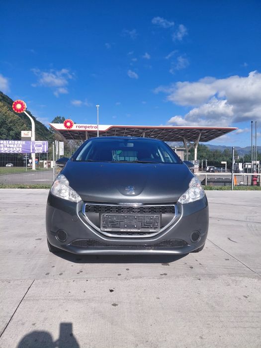 Peugeut 208 1,2 benzina an 2015 euro 5 Navigație/Jenti /Incalzire