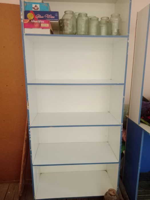 Apteka uchun mebelniy polka