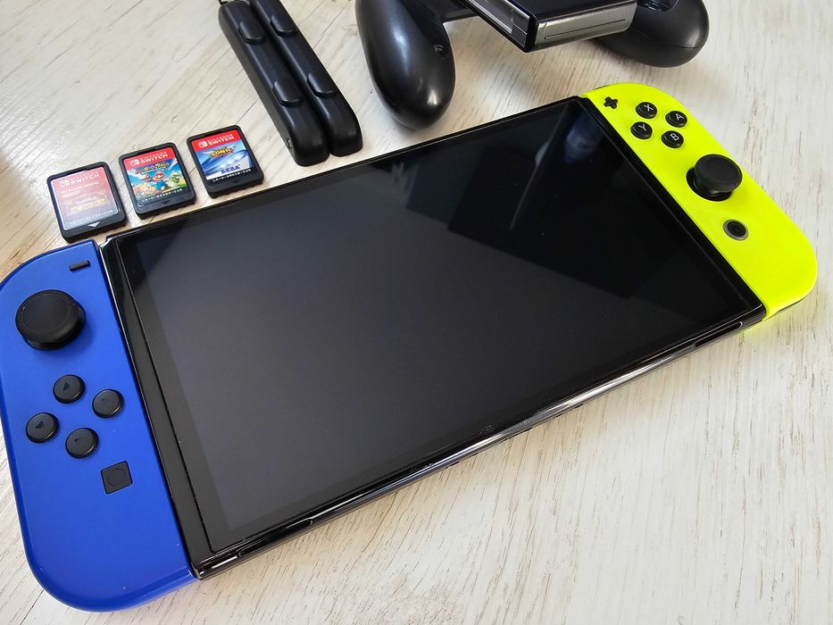 Nintendo Switch OLED + 3 игри