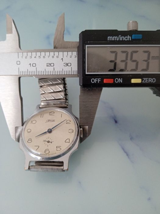 Руски ръчен мъжки механичен часовник ЗИМ