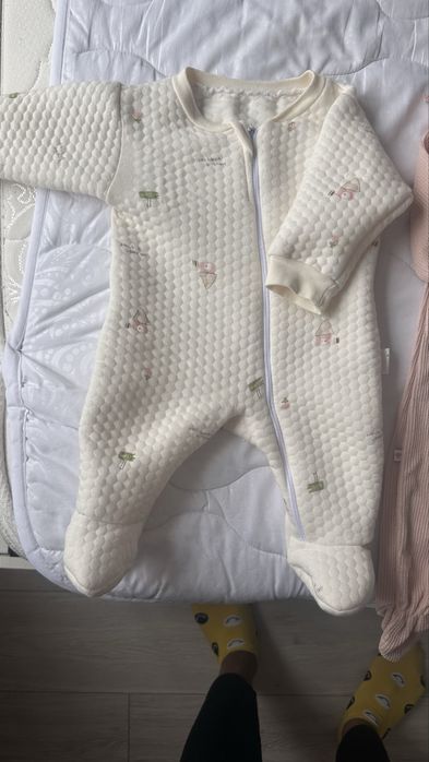 Продам 2 детских комбинезона