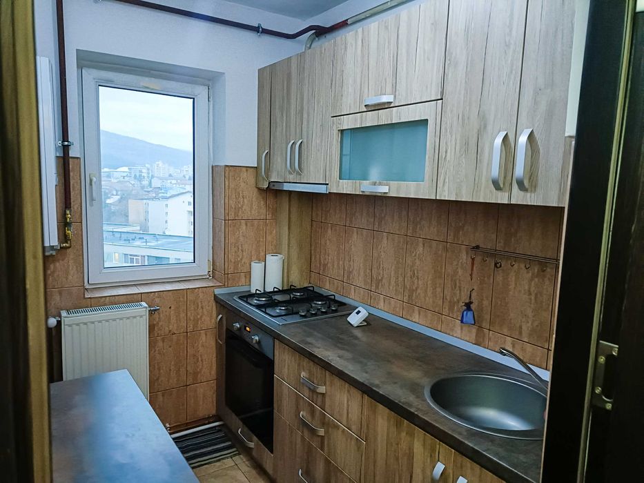 Inchiriez apartament 3 camere