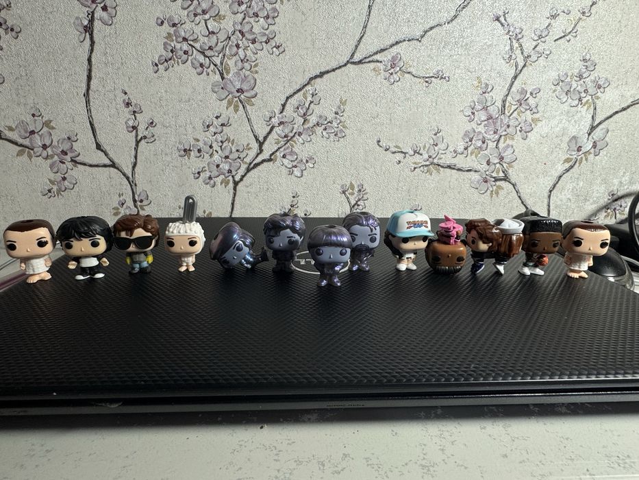 Фигурки очень странные дела