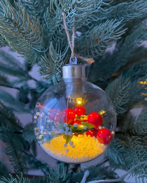 Гирлянды, игрушки на ёлку