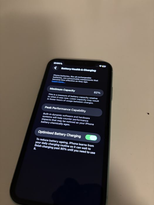 продавам използвам телефон Iphone 11