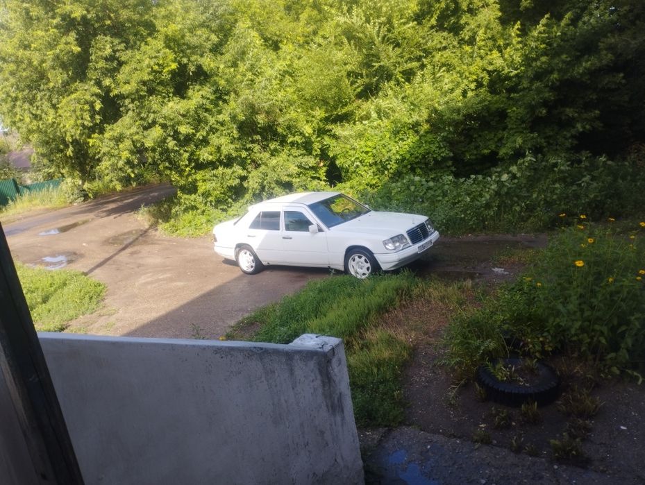 Продам Мерседес 124 е220