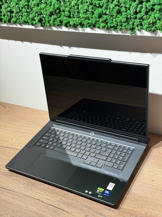 Laptop Gaming Lenovo Legion 9 18IAX10 18" Ultra 9 32GB RTX 5080 1TB