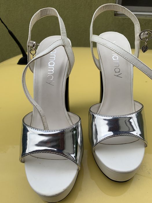 Sandale noi nr 39 Lux