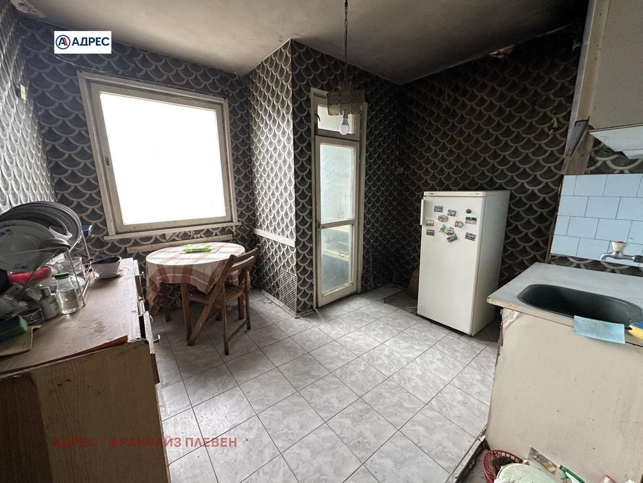 Продава се Тристаен апартамент в Плевен, Дружба 4 - 86 кв.м за 1070 €/кв.м - Снимка #2