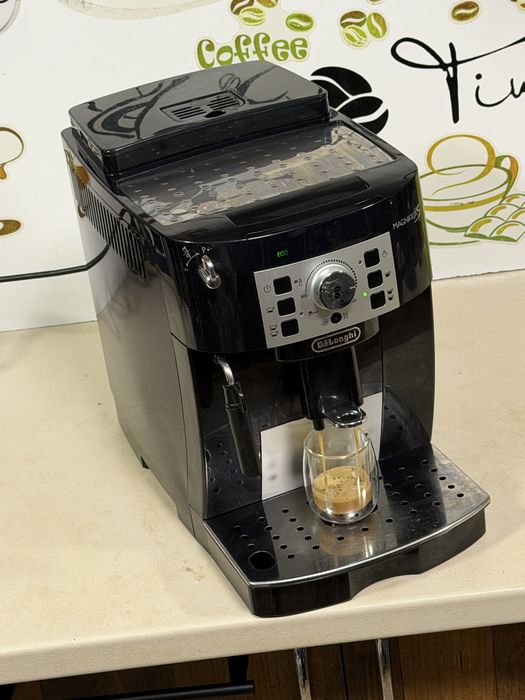 Кафемашина кафе автомат delonghi magnifica S с гаранция