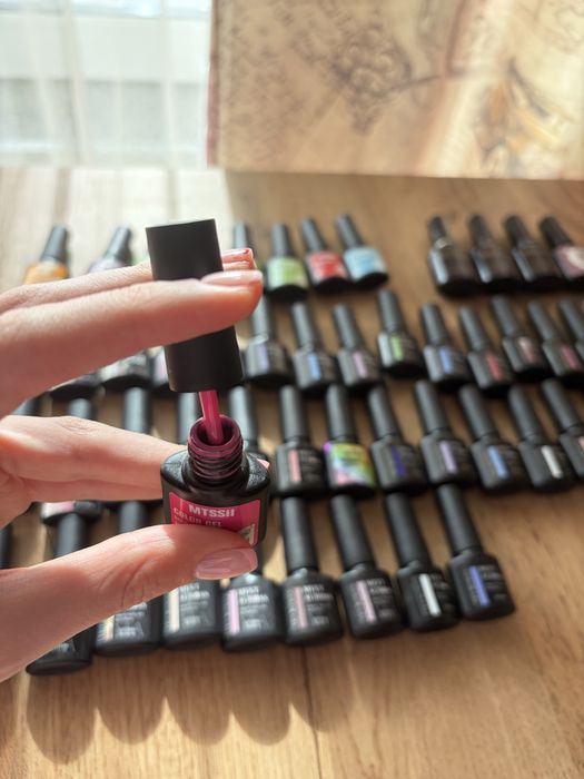 Над 50 броя гел лак