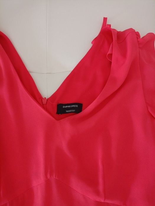 Vând rochie  dama mărimea M,produs de calitate, produs că și nou.