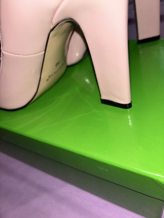 Бежевые каблуки