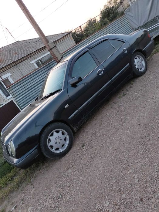 Продам Мерседес 210