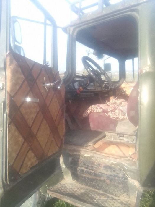 Zil sotiladi 6000$ kelishamiz