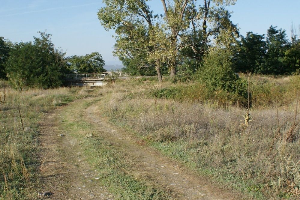 Земеделска земя -37 метра лице на главен път