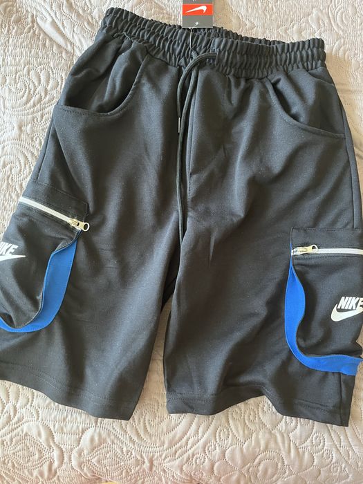 Продавам къси пънталаони nike