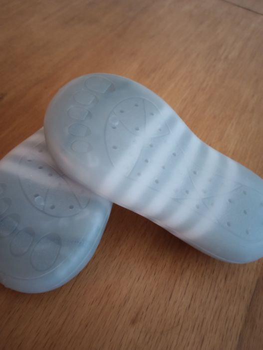 Чисто нови чорапчета с гумена подметка 24/25 - 14.5см