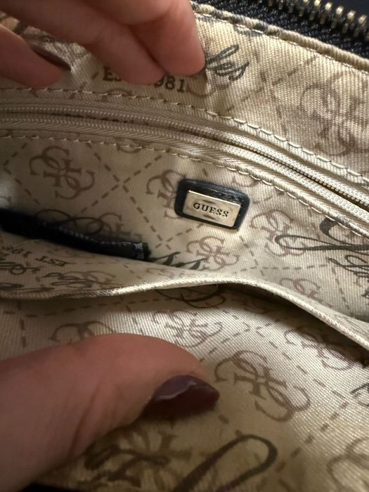 Нови чанти Zara, Guess и други