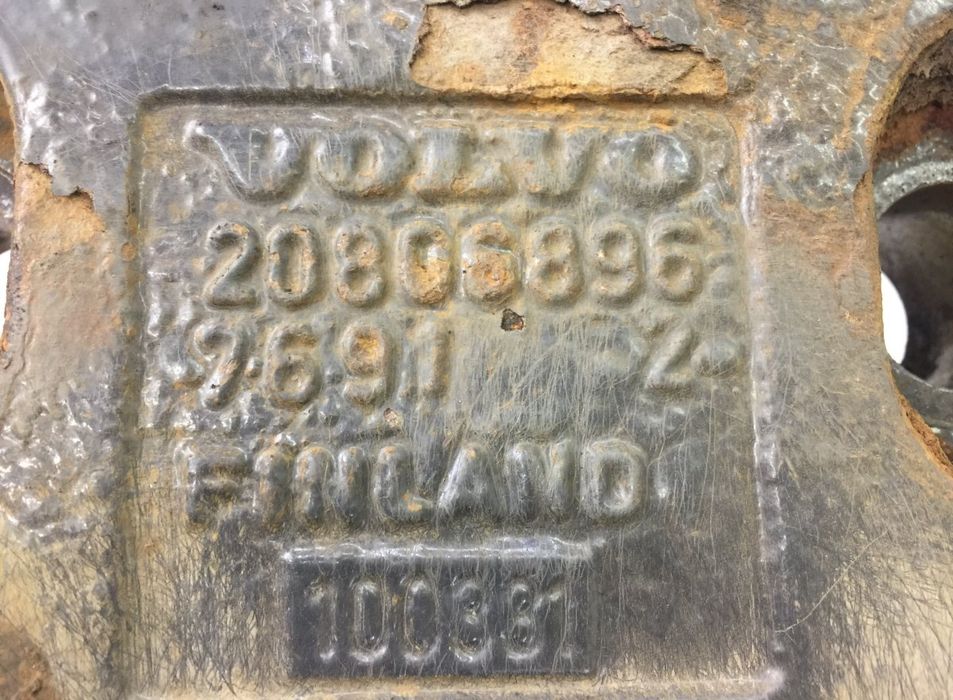 20806896 Suportul tijei de torque, axa față dreapta VOLVO FH12, FH16, NH12, FH, VNL780 (1993-2014) VOLVO
