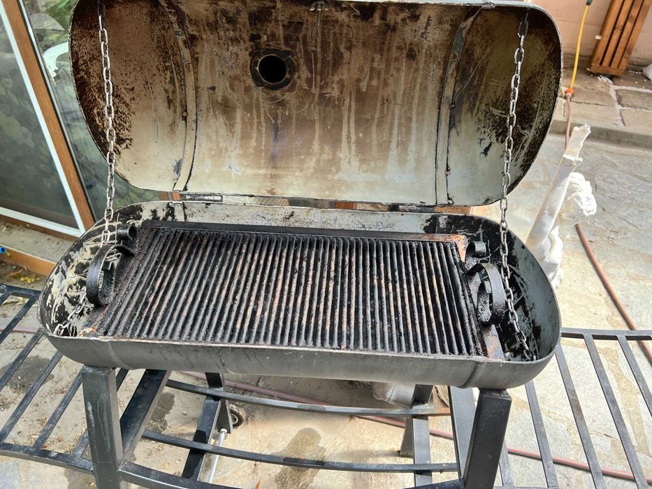 Барбекю на дървени въглища