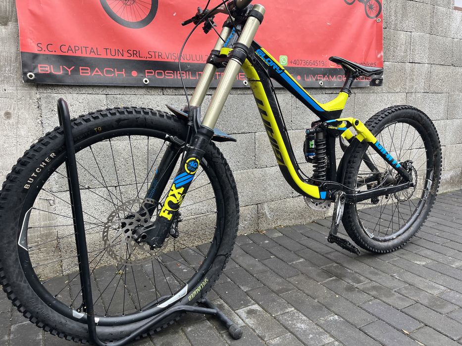 Giant glory carbon 27.5 downhill