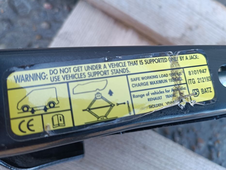 Оригинален крик Renault Trafic/Opel Vivaro