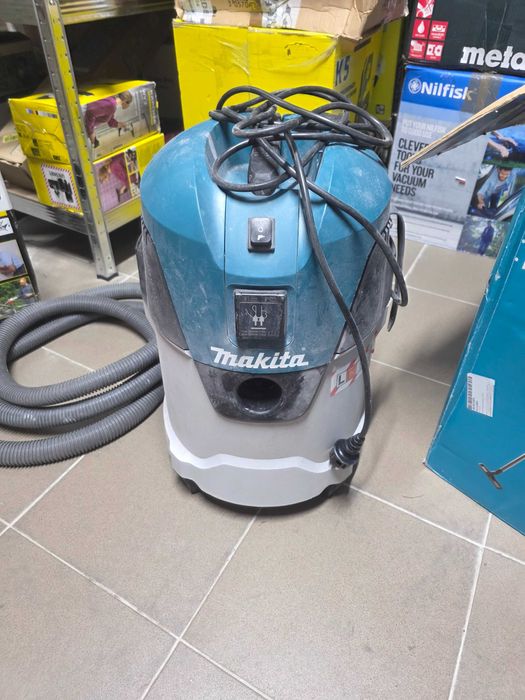 Makita VC2512L aspirator electric 1250 W | 25 l | Clasa praf: L | 230V