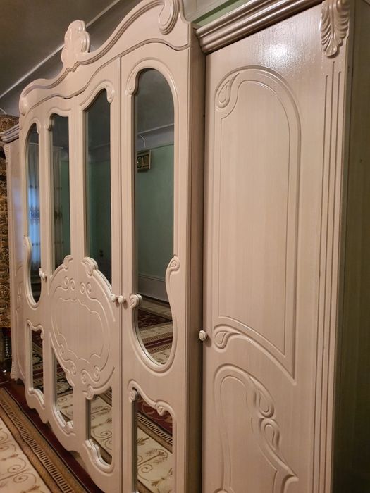 Срочно спальни гарнитур сотилади