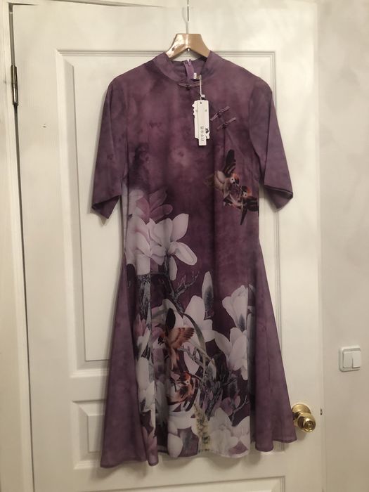 новые платья с этикетками