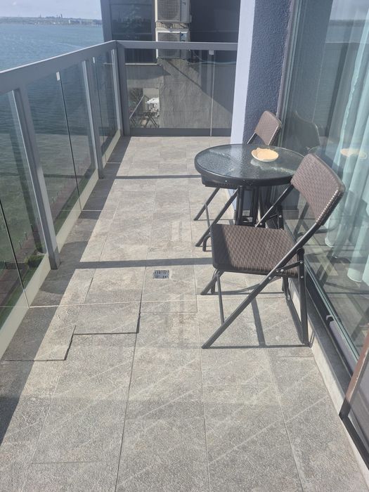 Apartment de inchiriat pe termen lung / zona Butoaie, vedere bilaterală lac / mare