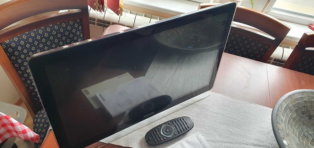 Philips 22" LCD TV 55см телевизор в отлично състояние