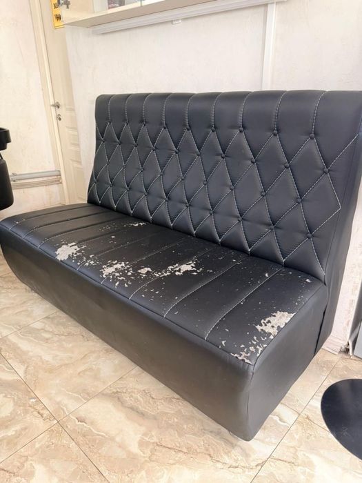 Продам кожаный диван черного цаета