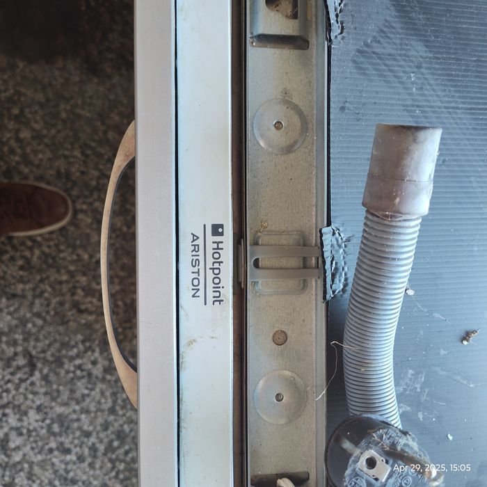 Съдомиялна машина Ariston Hotpoint 60см. и подарък!.