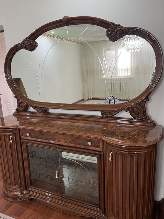 Продаётся классический мебельный гарнитур