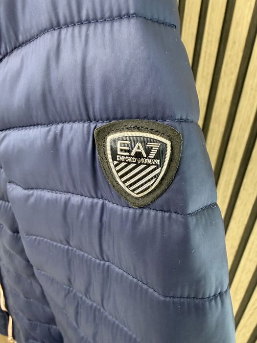 Geacă originală de damă,puf ,de primăvară Armani mărimea S/M,ca nouă,pret 390 ron!