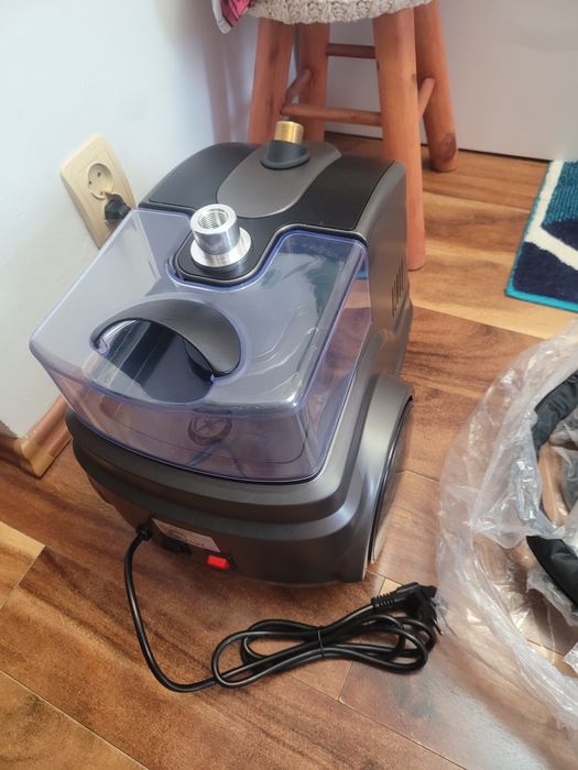 Aparat profesional de călcat și curățat haine