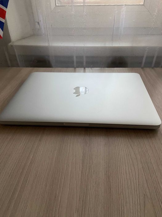 MacBook Pro 13 (Early 2015) 8/256
