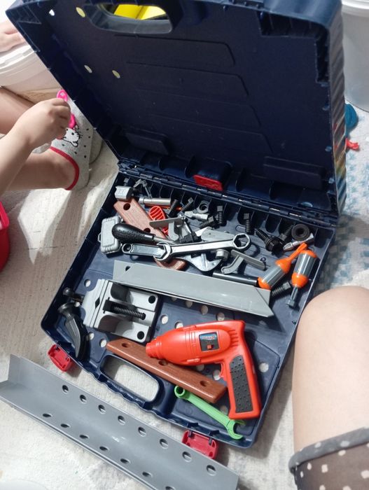 Продам чемодан с инструментами