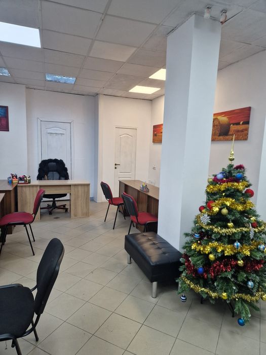 Spațiu comercial, cabinet ,,office ,etc. Gorjului Se poate și închiria și 1/2  cu 500e Propietar!