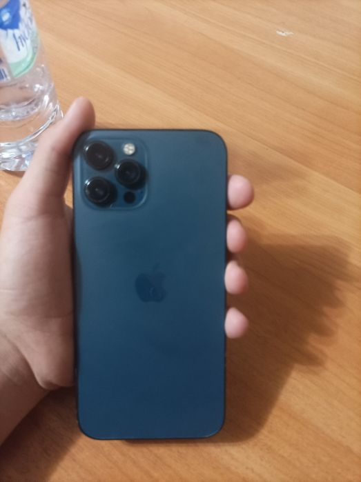 iphone12pro max  holati ideal naqtga beriladi