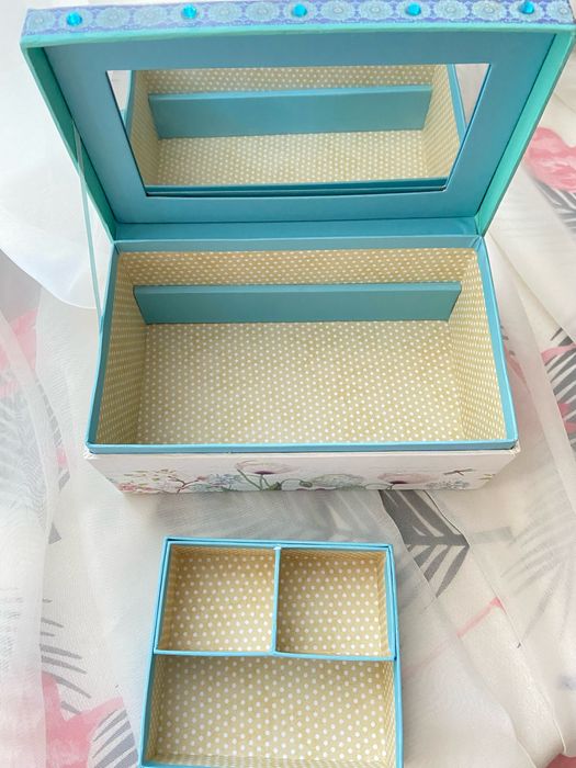 Шкатулка новая с зеркальцем