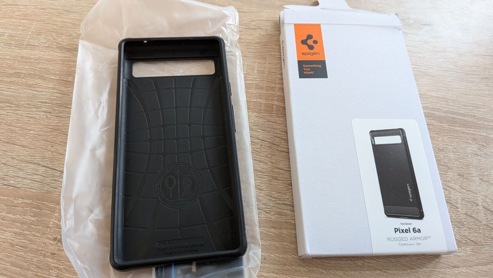 Spigen Rugged Armor case за Google Pixel 6a - кейс