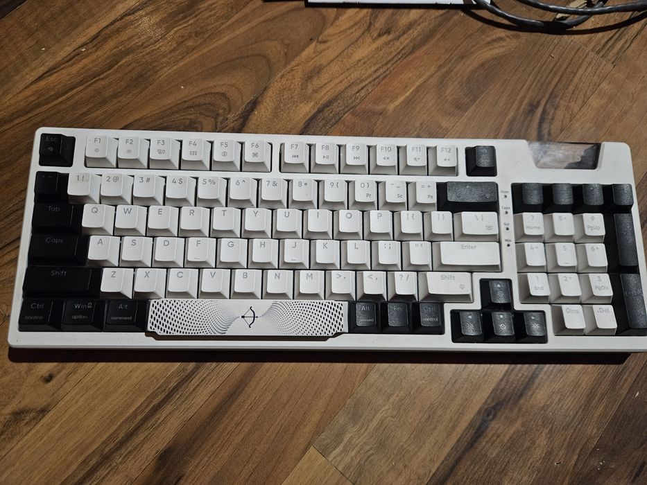 Tastatura Aqiris Adara