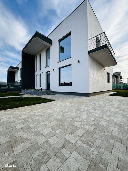 Casă individuală P+1/4 Camere - Bai / Teren de 400 mp