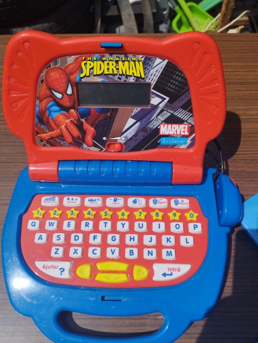 Vând jucării preț discutabil