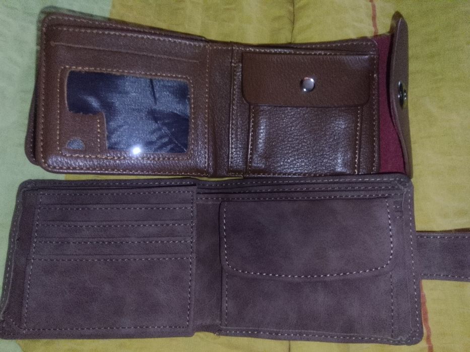 Vând două pormoneuri bărbătești